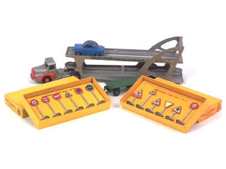 Lot 788 - DINKY TOYS (FRANCE) (5)