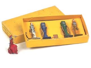 Lot 734 - DINKY TOYS (FRANCE) (1)