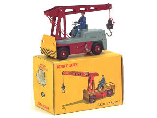 Lot 735 - DINKY TOYS (FRANCE) (1)