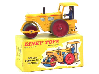 Lot 767 - DINKY TOYS (FRANCE) (1)