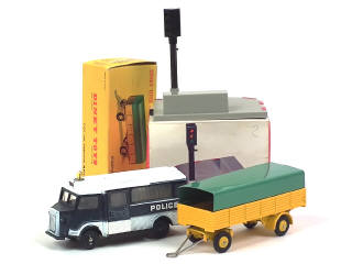 Lot 833 - DINKY TOYS (FRANCE) (3)