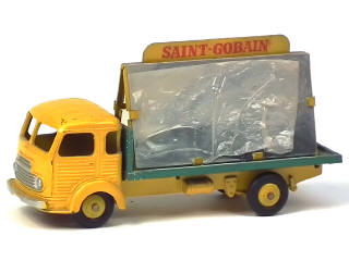 Lot 713 - DINKY TOYS (FRANCE) (1)