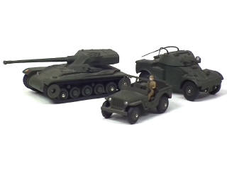 Lot 751 - DINKY TOYS (FRANCE) (3)