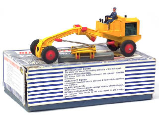Lot 707 - DINKY TOYS (FRANCE) (1)