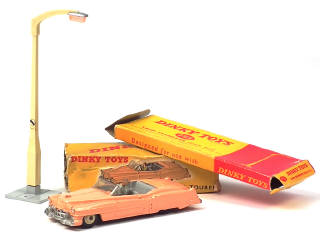 Lot 635 - DINKY TOYS (GB) (2)