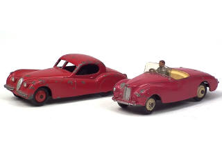 Lot 640 - DINKY TOYS (GB) (2)