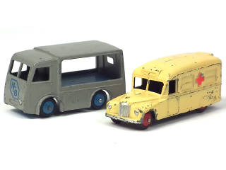 Lot 645 - DINKY TOYS (GB) (2)