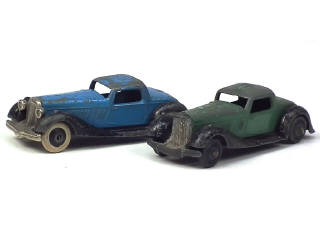 Lot 646 - DINKY TOYS (GB) (2)