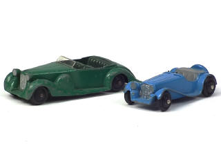 Lot 647 - DINKY TOYS (GB) (2)