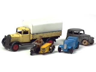 Lot 662 - DINKY TOYS (GB) (4)