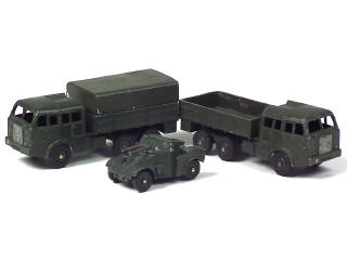 Lot 752 - DINKY TOYS (FRANCE) (3)
