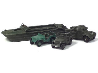 Lot 761 - DINKY TOYS (FRANCE) (4)