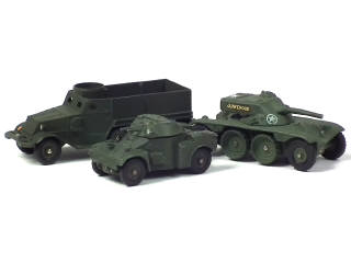 Lot 750 - DINKY TOYS (FRANCE) (3)