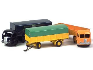 Lot 744 - DINKY TOYS (FRANCE) (3)