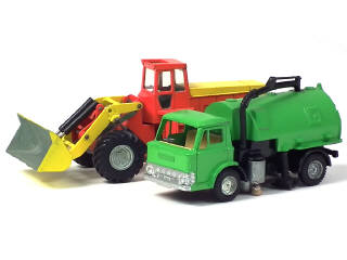 Lot 638 - DINKY TOYS (GB) (2)