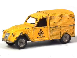 Lot 721 - DINKY TOYS (FRANCE) (1)
