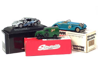 Lot 405 - DIVERS (3)