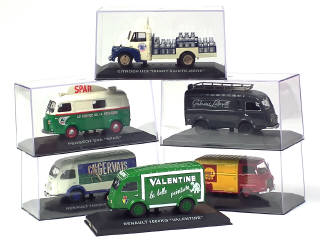 Lot 416 - DIVERS (6)