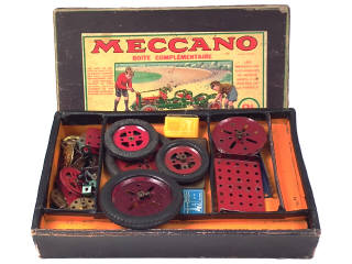 Lot 199 - MECCANO (1)