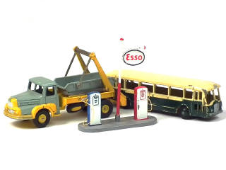 Lot 756 - DINKY TOYS (FRANCE) (3)