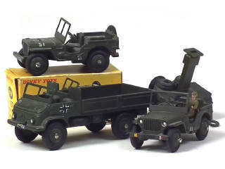 Lot 757 - DINKY TOYS (FRANCE) (4)
