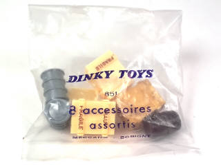 Lot 689 - DINKY TOYS (FRANCE) (1)