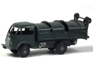 Lot 697 - DINKY TOYS (FRANCE) (1)