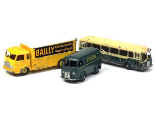 Lot 505 - DINKY TOYS (FRANCE) (3)