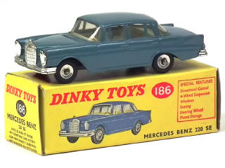 Lot 446 - DINKY TOYS (GB) (1)