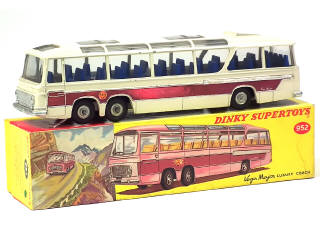 Lot 452 - DINKY TOYS (GB) (1)