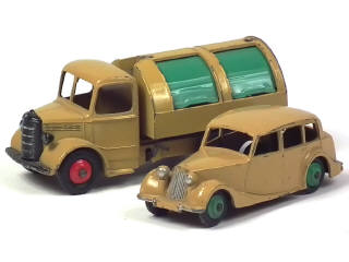 Lot 457 - DINKY TOYS (GB) (2)