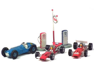 Lot 507 - DINKY TOYS (FRANCE) (4)