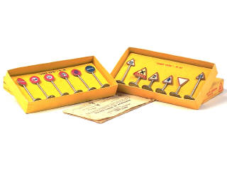 Lot 500 - DINKY TOYS (FRANCE) (2)