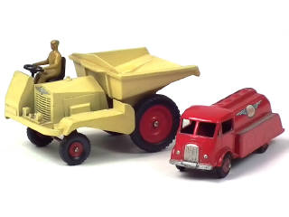 Lot 506 - DINKY TOYS (FRANCE) (3)
