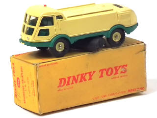 Lot 485 - DINKY TOYS (FRANCE) (1)