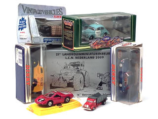 Lot 312 - DIVERS (6)