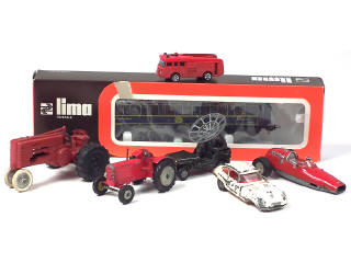 Lot 415 - DIVERS (7)