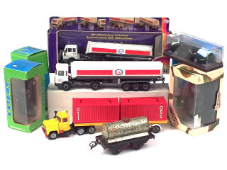 Lot 416 - DIVERS (9)