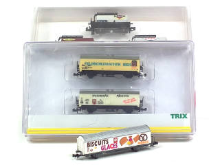 Lot 124 - DIVERS (3)