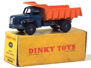 Lot 573 - DINKY TOYS (FRANCE) (1)