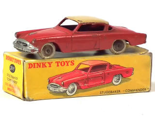 Lot 557 - DINKY TOYS (FRANCE) (1)