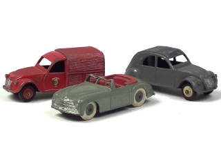 Lot 663 - DINKY TOYS (FRANCE) (3)