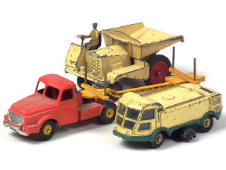 Lot 664 - DINKY TOYS (FRANCE) (3)