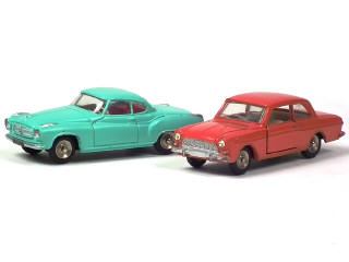Lot 657 - DINKY TOYS (FRANCE) (2)