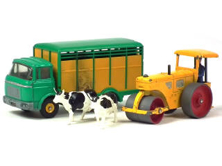 Lot 660 - DINKY TOYS (FRANCE) (2)