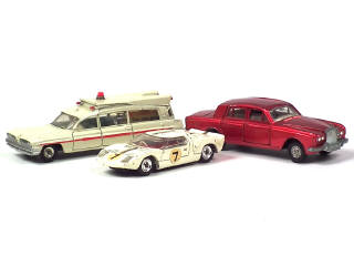 Lot 484 - DINKY TOYS (GB) (3)