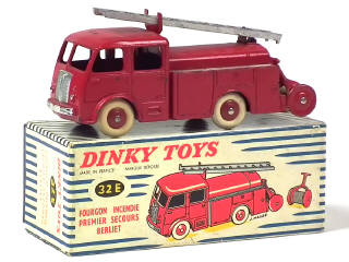 Lot 570 - DINKY TOYS (FRANCE) (1)