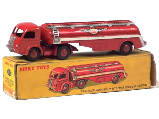 Lot 567 - DINKY TOYS (FRANCE) (1)