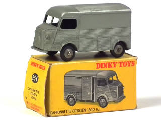 Lot 563 - DINKY TOYS (FRANCE) (1)
