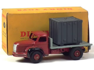 Lot 575 - DINKY TOYS (FRANCE) (1)